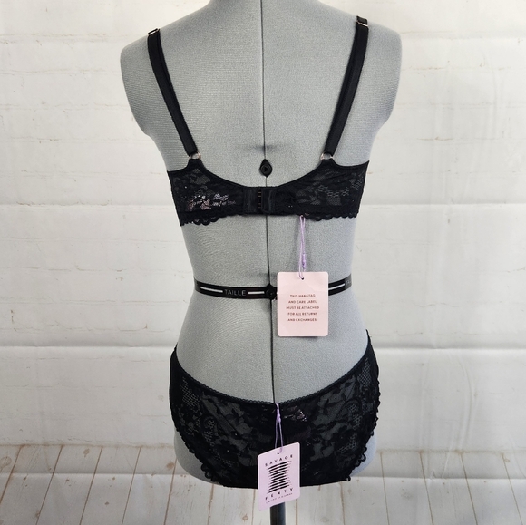 Savage X Fenty Floral Lace Unlined Bra & Cheeky Panty (Small) Set Black 32B - Picture 3 of 12